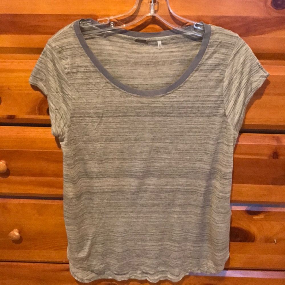 Elie Tahari size medium T-shirt